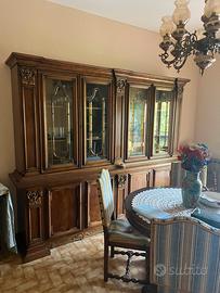 Sala da pranzo classica in legno massiccio