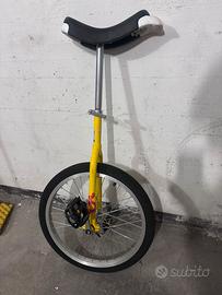 Monociclo Only One 20” giallo