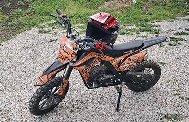 minimoto cross e casco