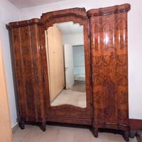 Armadio a Tre Ante in Piuma di Noce con Specchiera