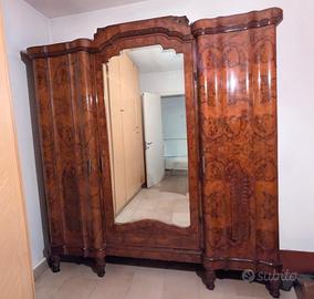 Armadio a Tre Ante in Piuma di Noce con Specchiera