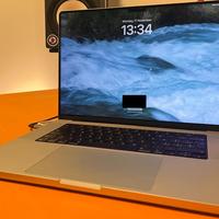 Macbook Pro M1 Pro 16GB 512GB 16'' con KASKO