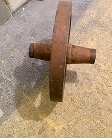 Antica Ruota di Carro d'Epoca in Legno e Ghisa