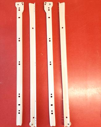 Coppie di guide per cassetti 500 e 300 mm.