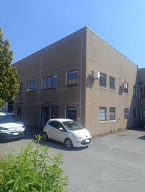 Immobile di 720 m² a Santena