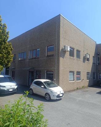 Immobile di 720 m² a Santena