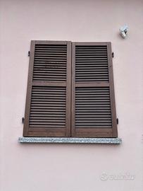 Persiane da esterno a cardine in legno