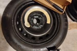 Ruotino FIAT 15", cric e chiave svitadadi.