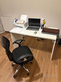Scrivania e sedia per studio