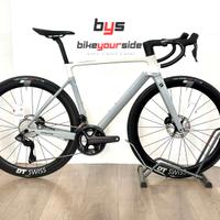 FOCUS IZALCO MAX 9.8 | Ultegra Di2 DT Swiss Carbon
