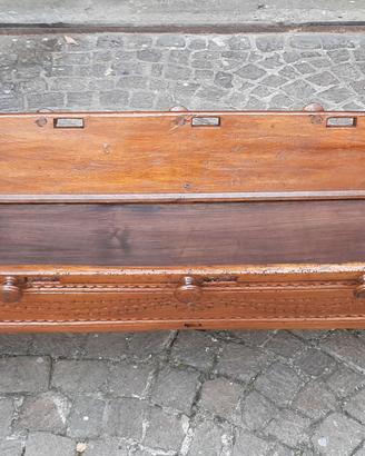 Antica culla intarsiata