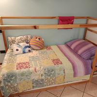 Letto a castello con tenda