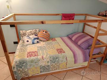 Letto a castello con tenda