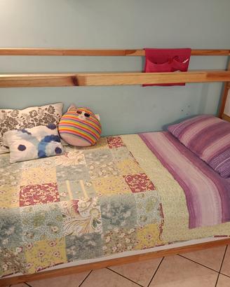 Letto a castello con tenda