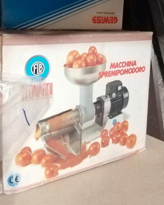 macchina spremipomodoro 