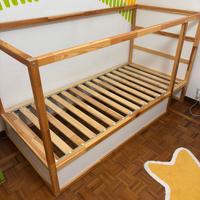 Struttura letto ikea KURA e materasso.