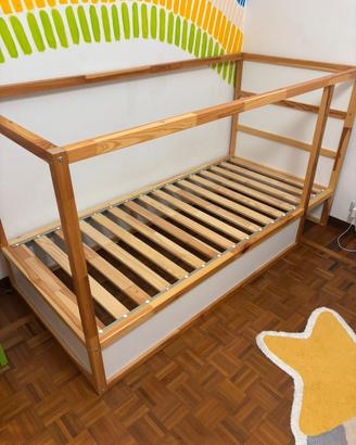Struttura letto ikea KURA e materasso.