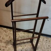 Servomuto appendiabiti in legno scuro