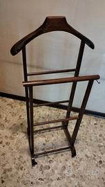 Servomuto appendiabiti in legno scuro