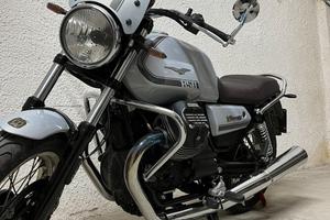 Moto Guzzi V7 special 2022