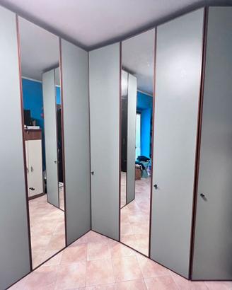 ARMADIO ANGOLARE  CON SPECCHI IN LEGNO - 7 ANTE