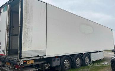 Semirimorchio frigo con sponda