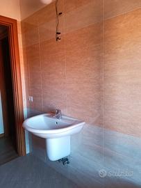 Coppia Lavabi a muro COMPLETI di rubinetteria