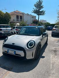 Mini Cooper 1.5 Black exterior