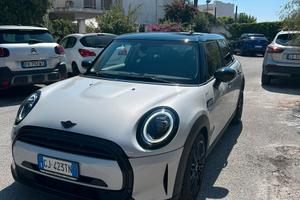 Mini Cooper 1.5 Black exterior