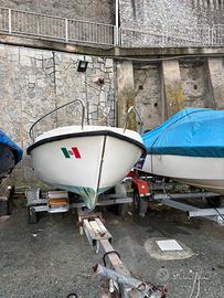 Gozzo in vetroresina a motore, celle ligure (sv)