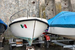 Gozzo in vetroresina a motore, celle ligure (sv)