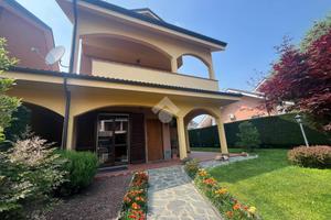 VILLA SINGOLA A SAN MAURIZIO CANAVESE
