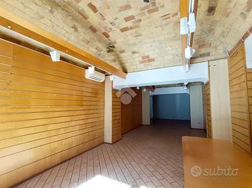 NEGOZIO A GIULIANOVA