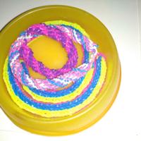 Braccialetti, fatti di elastici, ecc...