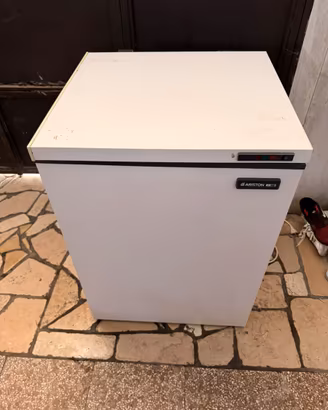 Congelatore a Pozzetto Ariston
