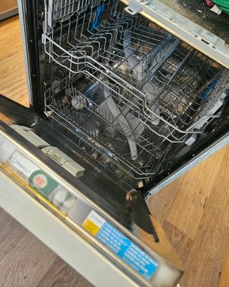 lavastoviglie Indesit 