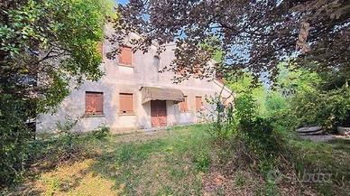 Immobile in asta di 217 m² con 3 locali a Montebel