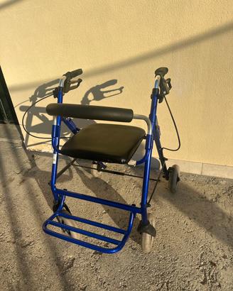 Deambulatore per anziani con seduta e poggiapiedi