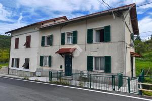CASA SEMINDIPENDENTE A MONTOGGIO