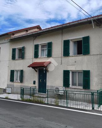 CASA SEMINDIPENDENTE A MONTOGGIO