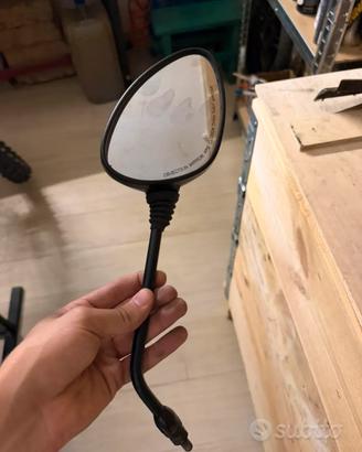 Specchietto Dx scarabeo 50 2018