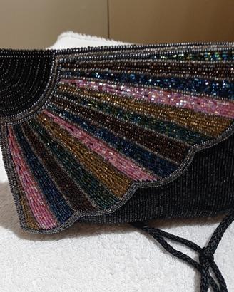 Pochette in pietre decorative