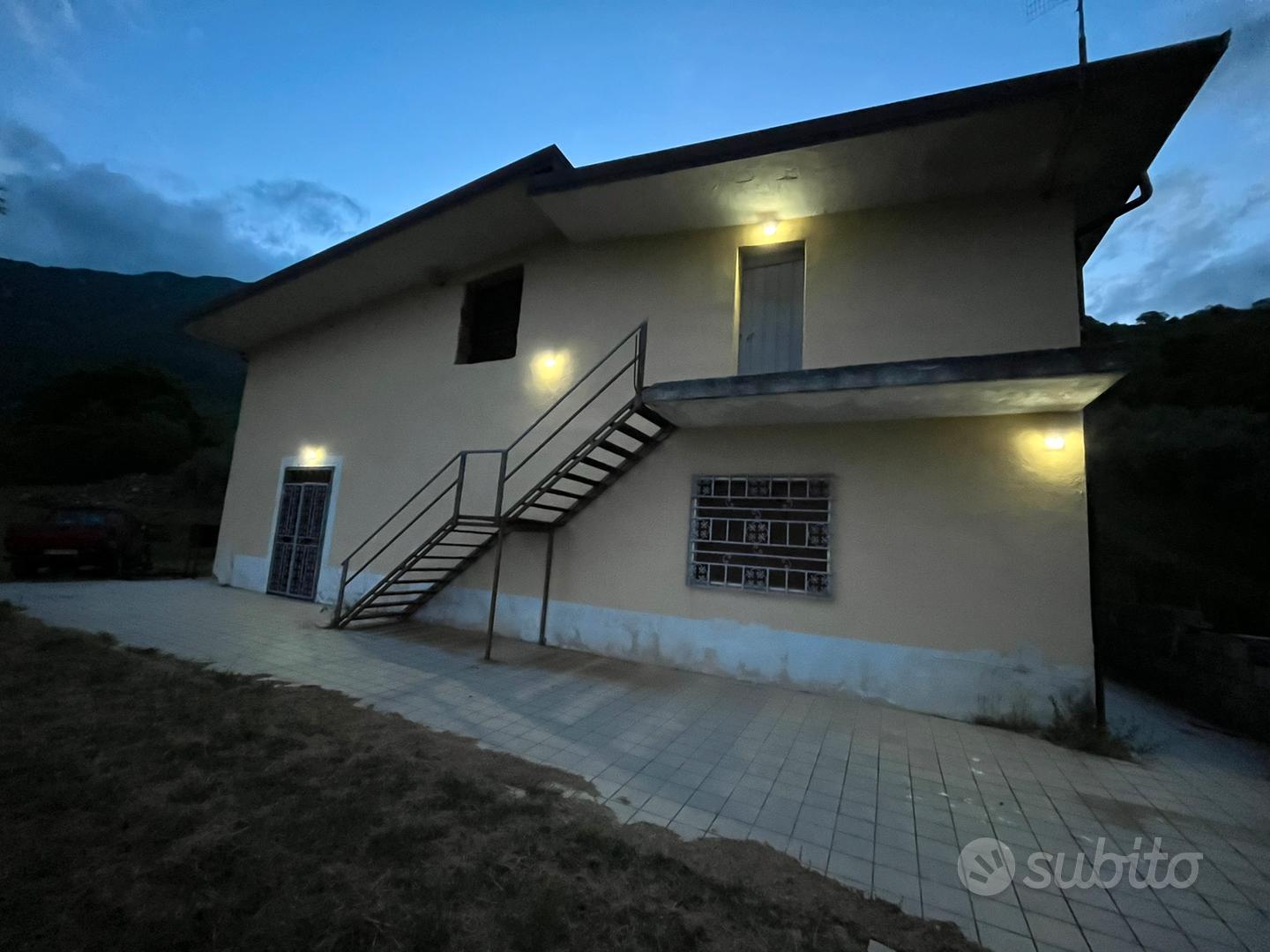 Casa su due livelli e terreni cda Piede del Monte - Vista 2
