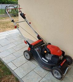 Macchina tagliaerba professionale a trazione