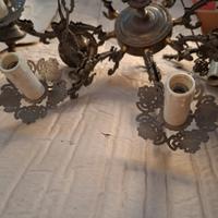 2 Lampadari d’epoca in bronzo e vetro lavorato