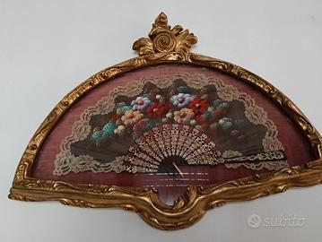 Ventaglio d'epoca decorato 