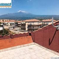 Riposto, mansarda con posto auto (CT)