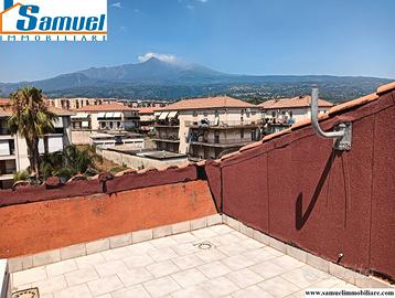 Riposto, mansarda con posto auto (CT)