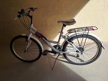 Bicicletta mountain bike ragazza