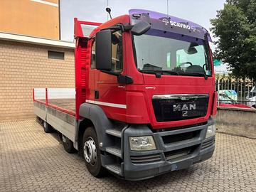 Autocarro MAN TGS 4 assi